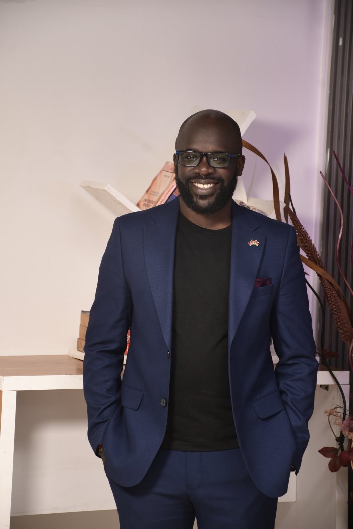 Haron Owalo, portrait