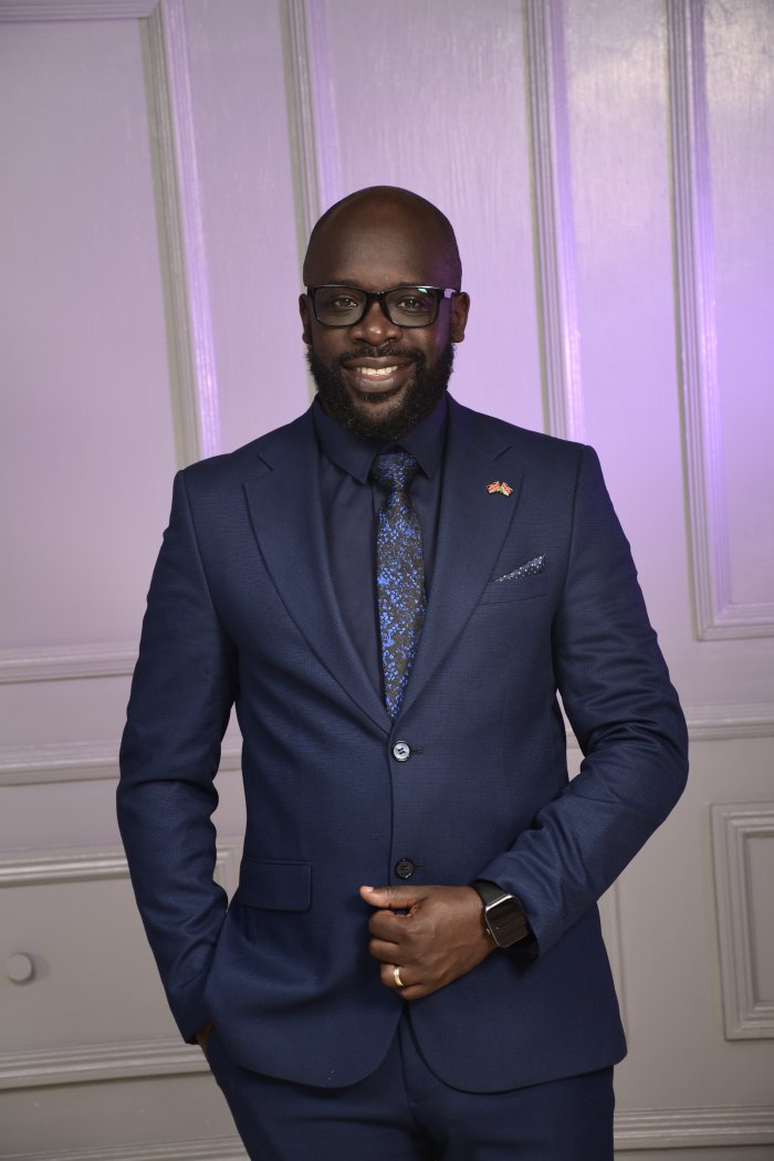 Haron Owalo, portrait